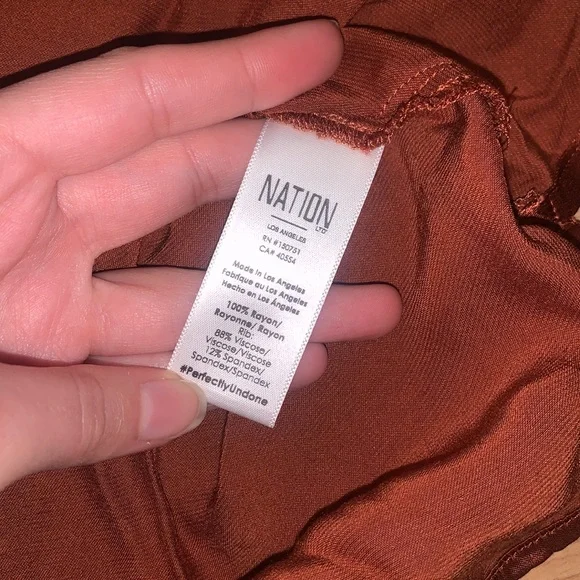 Nation LTD | Sleeveless Mock Top in Rust Size M - Picture 5 of 6